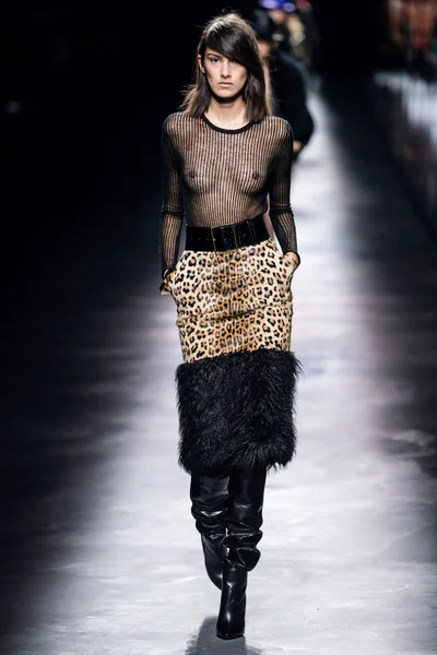 Look 11